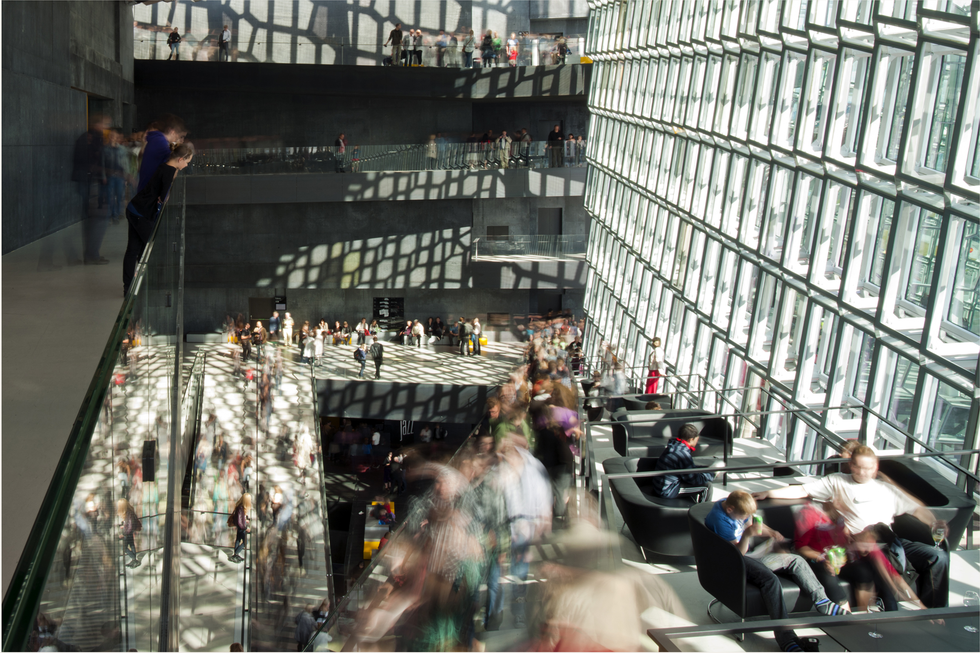 Harpa: Radiant sculpture reflects the Icelandic light - Danish